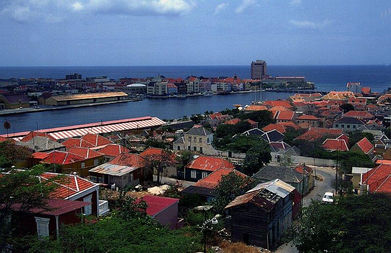 Papiamentoa puhumassa – Curaçao